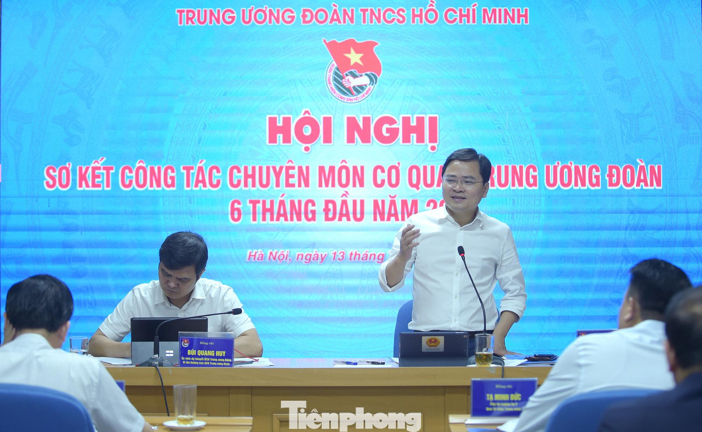 Anh Nguyễn Anh Tuấn và anh Bùi Quang Huy chủ trì Hội nghị sơ kết công tác chuyên môn cơ quan T.Ư Đoàn. Ảnh: Xuân Tùng Anh Nguyễn Anh Tuấn và anh Bùi Quang Huy chủ trì Hội nghị sơ kết công tác chuyên môn cơ quan T.Ư Đoàn. Ảnh: Xuân Tùng