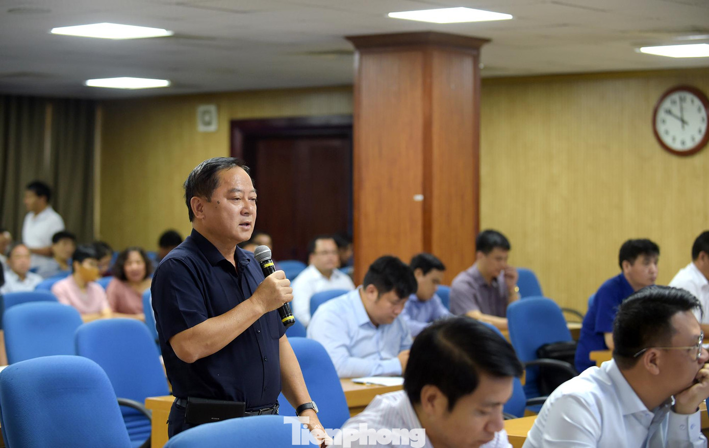 Nhà báo Lê Xuân Sơn, Tổng Biên tập Báo Tiền Phong cho biết, trong 6 tháng đầu năm 2022 kinh tế báo chí vẫn gặp nhiều khó khăn do ảnh hưởng đại dịch. Báo Tiền Phong đã tổ chức nhiều mảng hoạt động, sự kiện... nhờ đó kinh tế của báo có sự tăng trưởng. Ảnh: Xuân Tùng Nhà báo Lê Xuân Sơn, Tổng Biên tập Báo Tiền Phong cho biết, trong 6 tháng đầu năm 2022 kinh tế báo chí vẫn gặp nhiều khó khăn do ảnh hưởng đại dịch. Báo Tiền Phong đã tổ chức nhiều mảng hoạt động, sự kiện... nhờ đó kinh tế của báo có sự tăng trưởng. Ảnh: Xuân Tùng