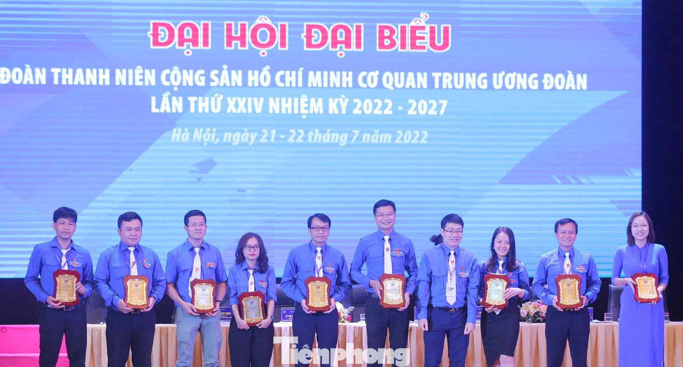 Đại hội đã chia tay các anh chị Uỷ viên Ban Chấp hành Đoàn cơ quan Khoá XXIII Đại hội đã chia tay các anh chị Uỷ viên Ban Chấp hành Đoàn cơ quan Khoá XXIII