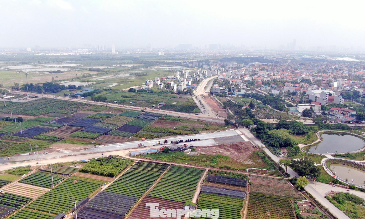 Tuyến đường liên khu vực 6 có chiều dài 3,6km, điểm đầu tuyến giao với đường liên khu vực 1 và điểm cuối tuyến giao với đường vành đai 3,5 thuộc huyện Hoài Đức. Tuyến đường liên khu vực 6 có chiều dài 3,6km, điểm đầu tuyến giao với đường liên khu vực 1 và điểm cuối tuyến giao với đường vành đai 3,5 thuộc huyện Hoài Đức.