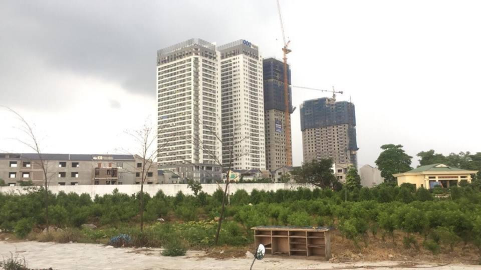 Dự án nhà ở xã hội FLC Đại Mỗ rơi vào cảnh ngừng thi công, “vỡ” tiến độ bàn giao nhà như cam kết khiến khách hàng bức xúc. Dự án nhà ở xã hội FLC Đại Mỗ rơi vào cảnh ngừng thi công, “vỡ” tiến độ bàn giao nhà như cam kết khiến khách hàng bức xúc.