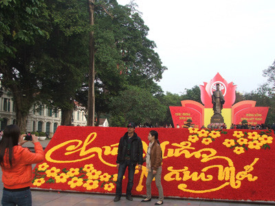 Đường phố Hà Nội được trang trí đẹp đón Tết. Đường phố Hà Nội được trang hoàng đón Tết