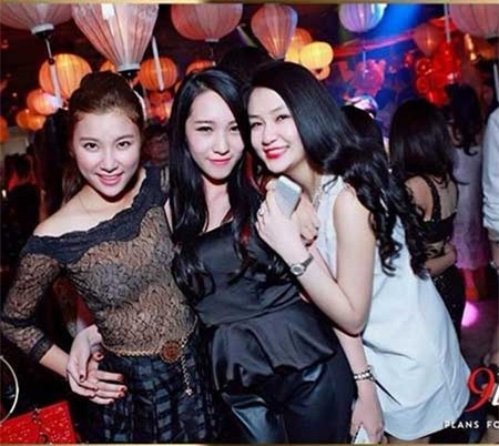 Tuấn Hưng ăn hỏi bạn gái đúng ngày ‘Cá tháng tư’ ảnh 4