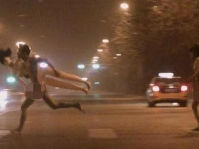 Cư dân mạng đang "truy lùng" các nhân vật trong ảnh . Cư dân mạng đang