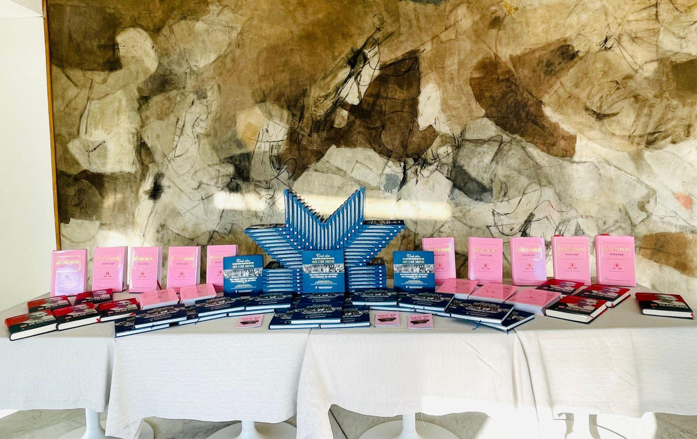 Các tác phẩm của Nhà xuất bản Chính trị Quốc gia - Sự thật trưng bày tại Lễ kỷ niệm Các tác phẩm của Nhà xuất bản Chính trị Quốc gia - Sự thật trưng bày tại Lễ kỷ niệm