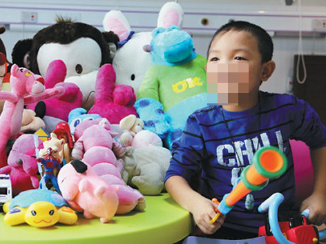 Cậu bé Guo Bin sau ca phẫu thuật thành công. Ảnh: China Daily