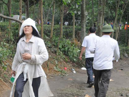 Một người nhà nạn nhân ở hiện trường