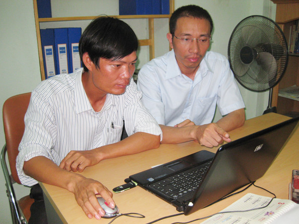 Luật sư Phất đang tư vấn pháp luật cho kỹ sư Tạch