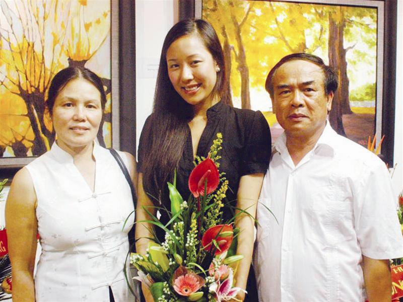 Gia đình Đại sứ Ngô Quang Xuân. Ảnh: Phạm Yên