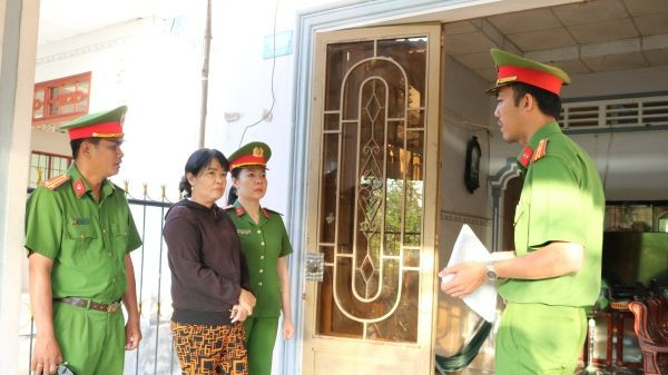 Tháng 2/2024, chủ hụi Nguyễn Thị Hồng Tươi (huyện Càng Long, Trà Vinh) bị khởi tố, tạm giam liên quan tới hành vi lừa đảo chiếm đoạt tài sản qua hoạt động góp hụi. Tháng 2/2024, chủ hụi Nguyễn Thị Hồng Tươi (huyện Càng Long, Trà Vinh) bị khởi tố, tạm giam liên quan tới hành vi lừa đảo chiếm đoạt tài sản qua hoạt động góp hụi.