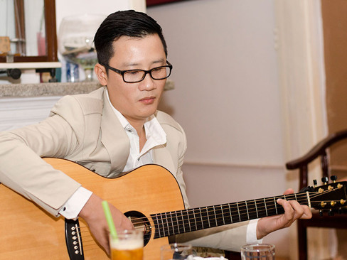 Chàng ca sĩ gốc Nam Định chia sẻ bây giờ anh đã hát như người đàn ông trưởng thành