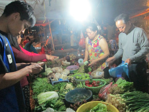 Chợ cóc giá ‘tung hoành’, dân ngán ngẩm mua sắm đầu năm ảnh 4