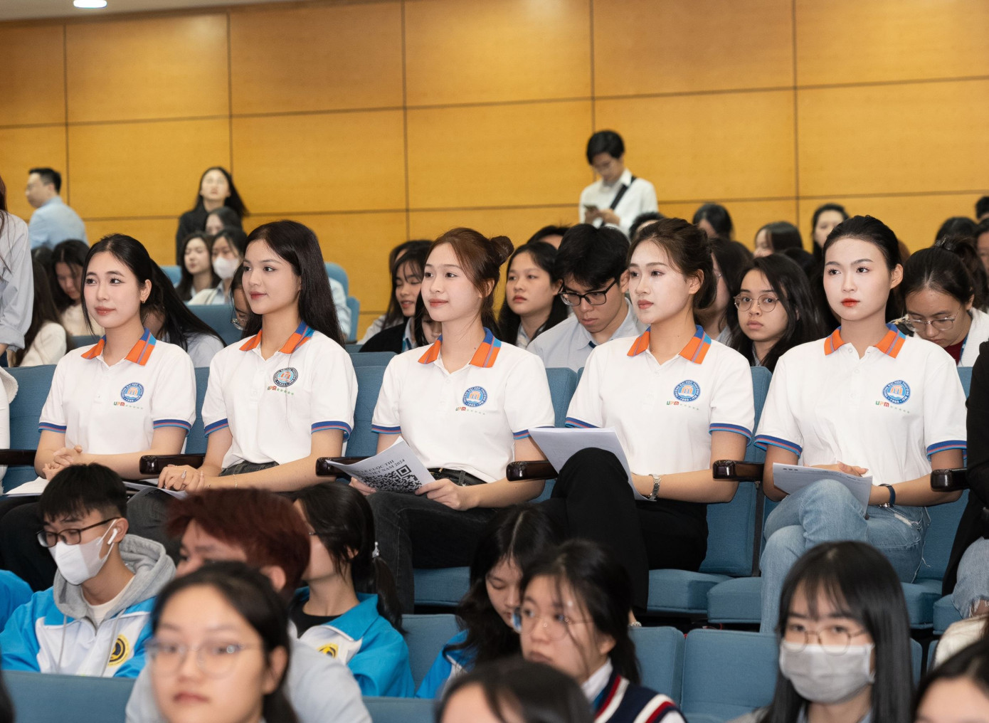 Nhóm thí sinh đến từ Đại học Thương Mại. Ảnh: BTC.