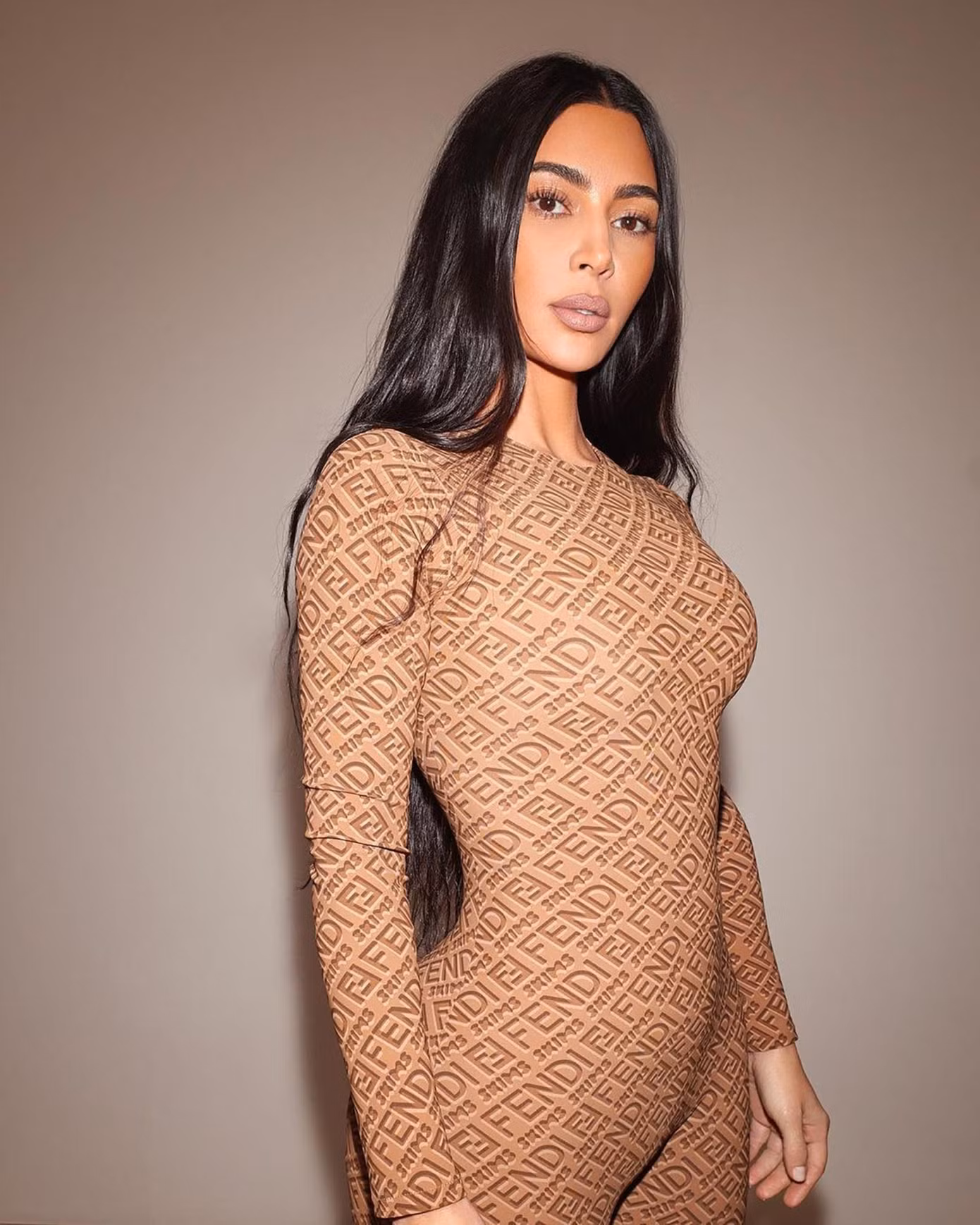 Kim Kardashian cho biết quyên góp nội y, quần áo và tất cho nạn nhân bị ảnh hưởng bởi cháy rừng. Ảnh: IG. Kim Kardashian cho biết quyên góp nội y, quần áo và tất cho nạn nhân bị ảnh hưởng bởi cháy rừng. Ảnh: IG.