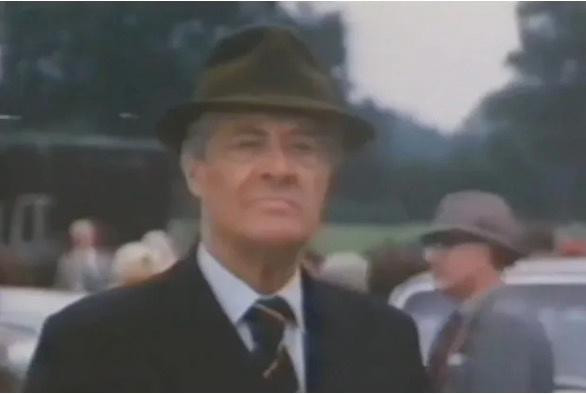 Christopher Lee trong Charles &amp; Diana: A Royal Love Story (1982): Diễn viên quá cố Christopher Lee từ bỏ các vai phản diện quen thuộc của ông để vào vai Hoàng thân Philip trong bộ phim Charles &amp; Diana: A Royal Love Story. Bộ phim có nội dung chính kể về chuyện tình yêu và đám cưới giữa Thái tử Charles và Công nương Diana.