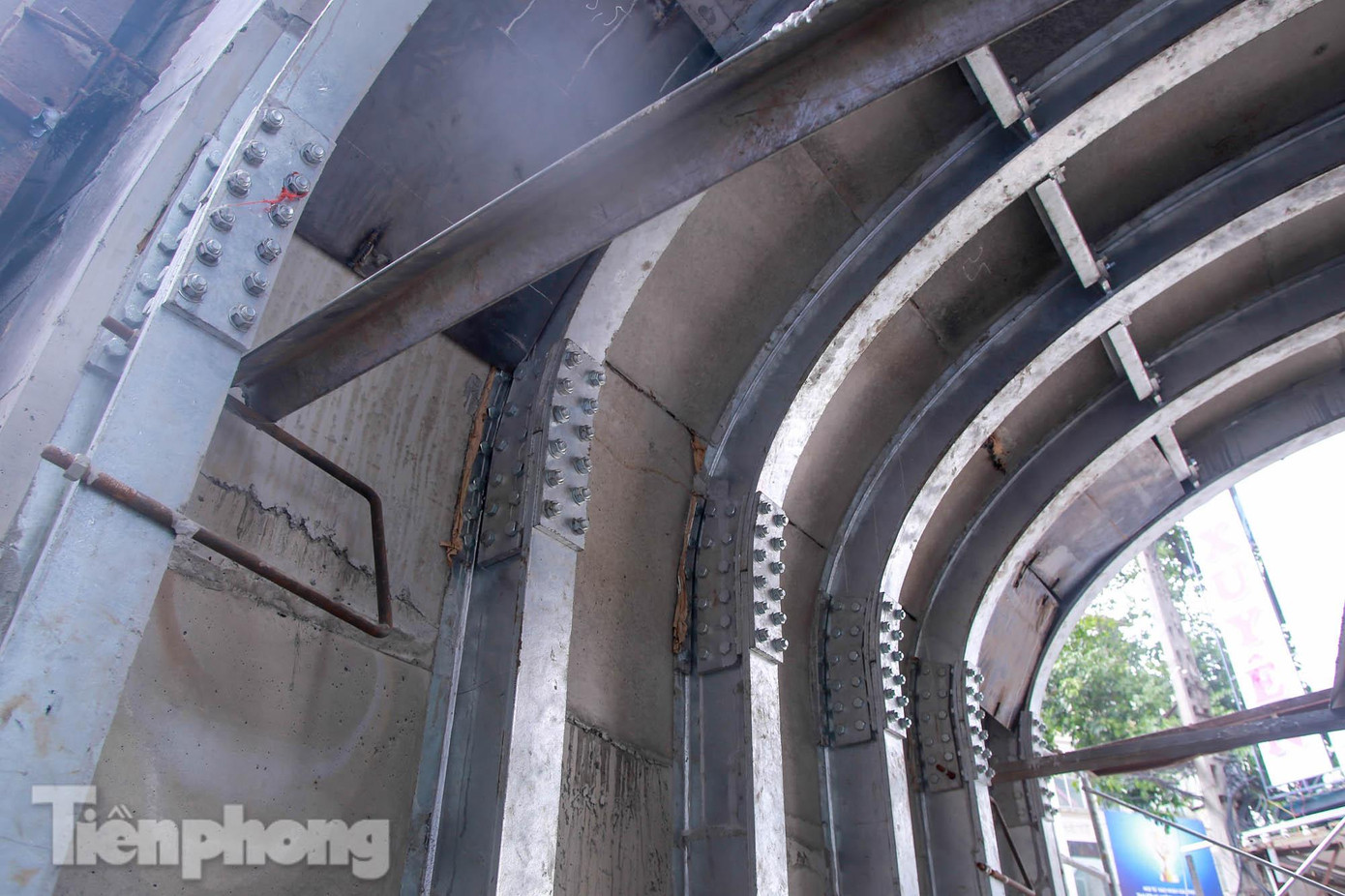 Đường cong của vòm vẫn được giữ nguyên sau khi đục xong.