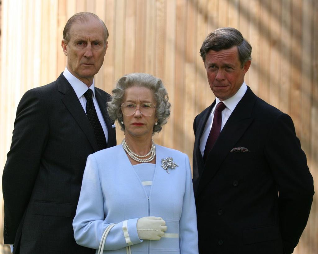 James Cromwell trong The Queen (2006): James Cromwell vào vai Hoàng thân Philip, đóng cặp với minh tinh Helen Mirren - người sau đó giành giải Oscar diễn xuất với bộ phim. Hai người hóa thân thành Nữ hoàng Elizabeth II và Hoàng thân Philip trong bộ phim kể lại phản ứng từ hoàng gia trước cái chết của công nương Diana vào năm 1997.