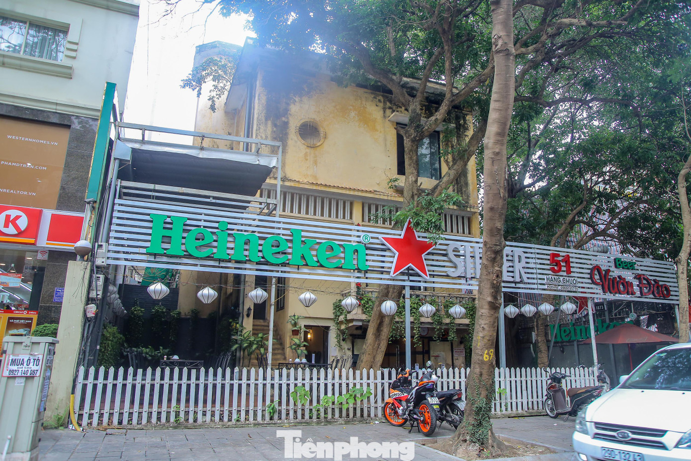 “Tổ hợp” biệt thự cổ tại số 51, 51A, 55 Hàng Chuối (phường Phạm Đình Hổ, quận Hai Bà Trưng) được cải tạo thành quán ăn, nhà hàng . T