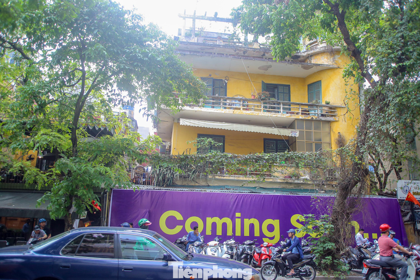 Những căn biệt thự sát nhau có độ tuổi 100 năm đã được cải tạo để sử dụng với mục đích kinh doanh cà phê.