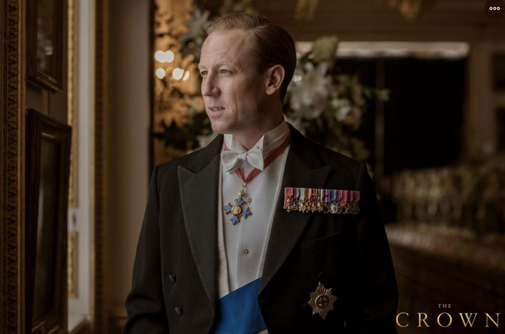 Tobias Menzies - The Crown (2019-2020): Tobias Menzies là người thay thế Matt Smith đảm nhận vai Hoàng thân Philip trong mùa 3 và 4 của The Crown. Cũng như người tiền nhiệm, anh nhận đề cử giải thưởng nhờ vai diễn, nhưng là tại Quả cầu Vàng 2020.