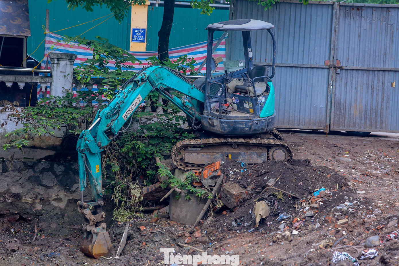 Tôn tạo tường rào, kè xung quanh hồ (phá dỡ và xây lại 34,6m kè đá hộc; phá dỡ và xây lại 152,2m tường rào, lan can đỉnh kè, cửa, thang xuống hồ); nạo vét bùn trong lòng hồ; cải tạo, chỉnh trang tổng thể khu nhà phụ trợ 2 tầng; hạ tầng kỹ thuật.