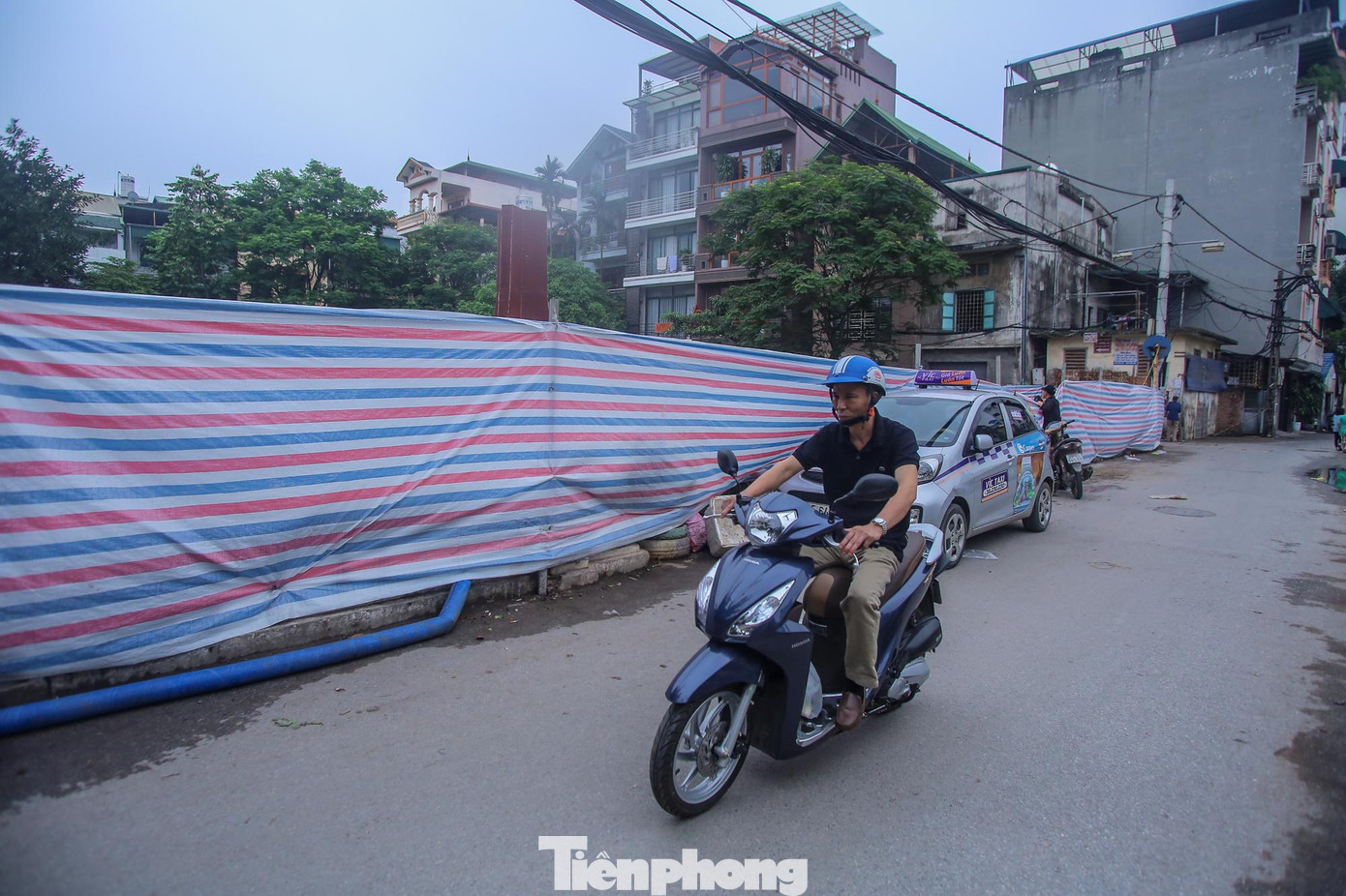 Đồng thời nêu rõ các giải pháp định vị, liên kết mảnh xác máy bay với bệ đỡ, giải pháp bảo quản và bảo dưỡng định kỳ hiện vật trong điều kiện môi trường trong khu vực.