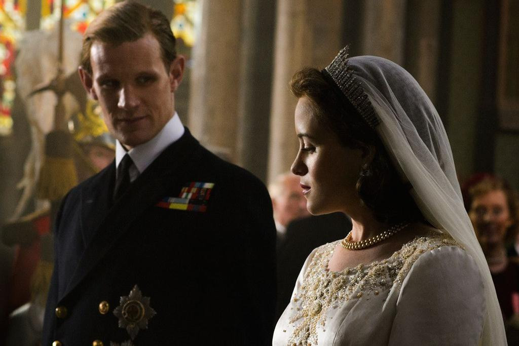 Matt Smith trong The Crown (2016-2017): Ngôi sao của loạt Doctor Who - Matt Smith - từng nhận đề cử giải Emmy danh giá nhờ sự xuất hiện trong The Crown. Anh vào vai Hoàng thân Philip trong mùa đầu tiên của bộ phim nổi tiếng trên nền tảng Netflix.