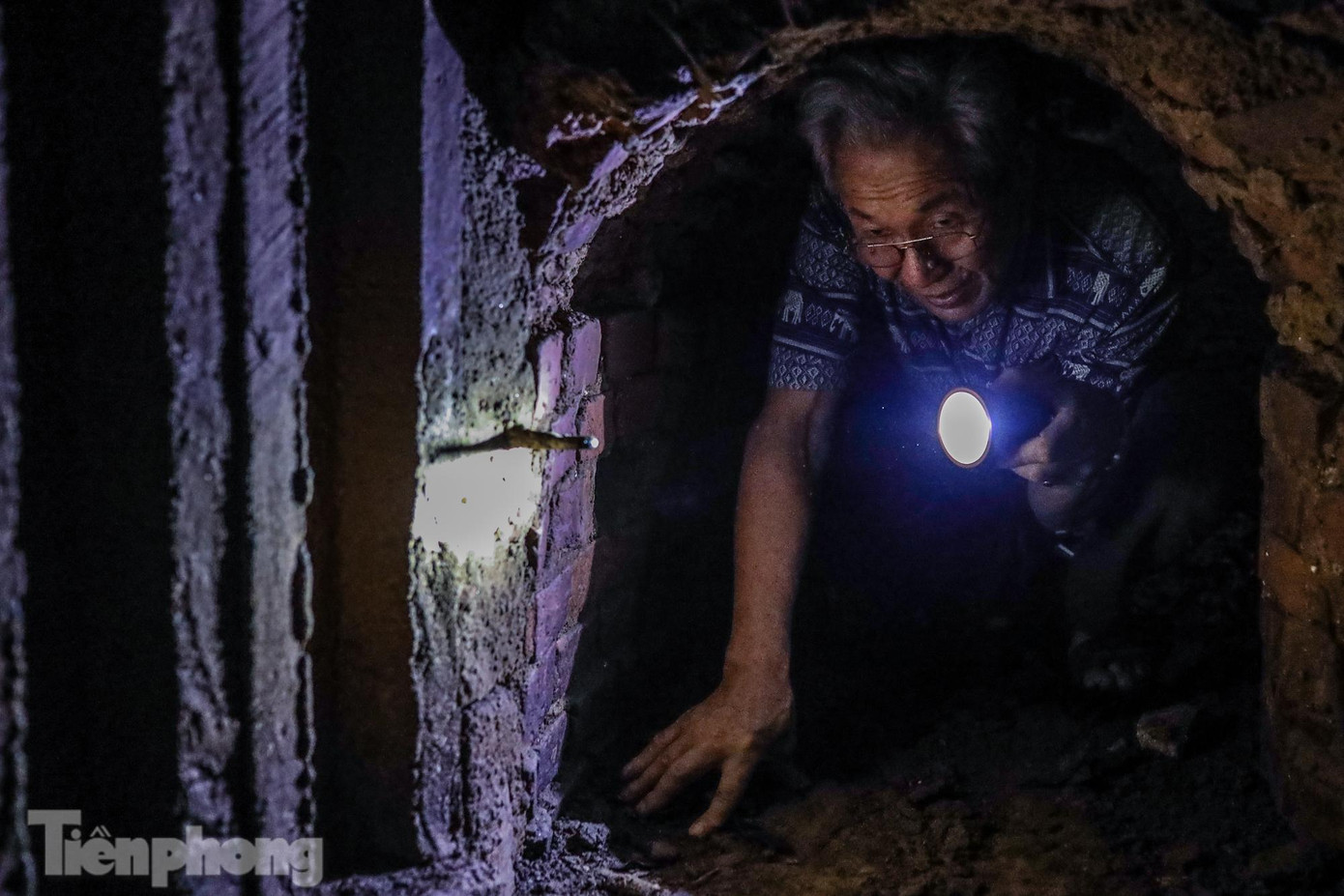 Lối đi rất nhỏ và khó đi.