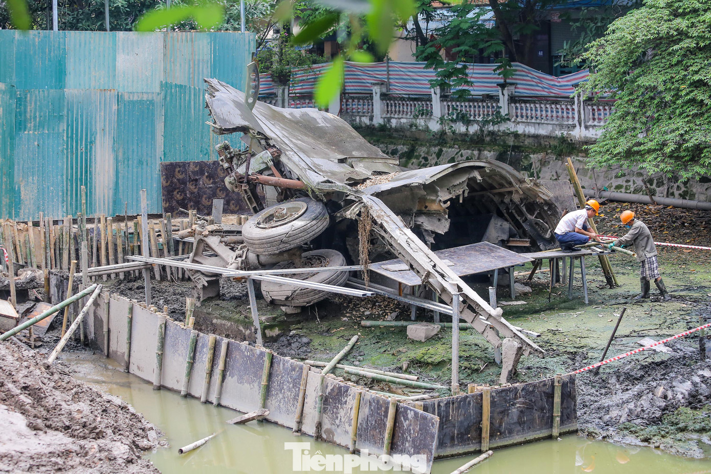 Ðây chính là biểu tượng Chiến thắng “Hà Nội - Ðiện Biên Phủ trên không” - niềm tự hào của người dân Hà Nội nói riêng và dân tộc Việt Nam nói chung. Ðây chính là biểu tượng Chiến thắng “Hà Nội - Ðiện Biên Phủ trên không” - niềm tự hào của người dân Hà Nội nói riêng và dân tộc Việt Nam nói chung.