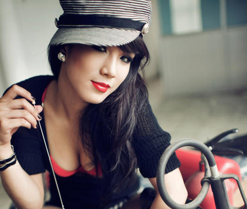 Trong số 18 cô gái lọt vào chung kết Vietnam's Next Top Model, Diệp Anh nằm trong nhóm những thí sinh có thế mạnh về phong cách trình diễn sexy lôi cuốn. Trong bộ ảnh mới, Diệp Anh tiếp tục phát huy những lợi thế đó. Bộ ảnh của cô mang chủ đề 