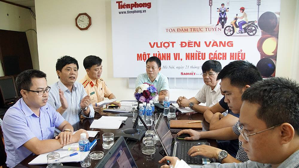 Tọa đàm 'Dừng đèn vàng - một hành vi, nhiều cách hiểu' ảnh 9