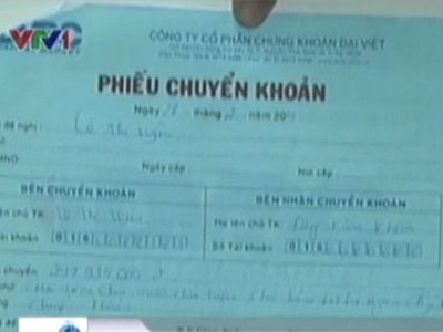 Phiếu chuyển khoản với nhiều điểm bất thường