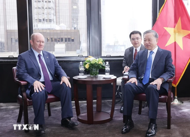 Tổng Bí thư, Chủ tịch nước Tô Lâm tiếp Thượng nghị sỹ Hoa Kỳ Chris Coons. (Ảnh: Lâm Khánh/TTXVN) Tổng Bí thư, Chủ tịch nước Tô Lâm tiếp Thượng nghị sỹ Hoa Kỳ Chris Coons. (Ảnh: Lâm Khánh/TTXVN)