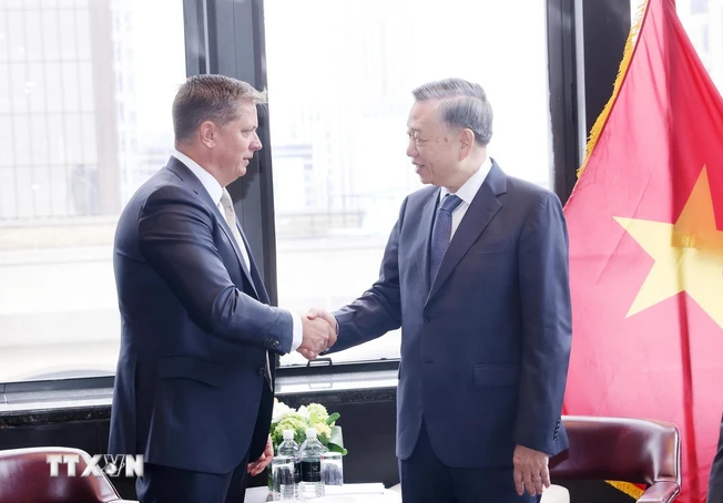 Tổng Bí thư, Chủ tịch nước Tô Lâm tiếp ông Tim Hughes, Phó Chủ tịch cấp cao của Tập đoàn SpaceX (Hoa Kỳ). (Ảnh: Lâm Khánh/TTXVN) Tổng Bí thư, Chủ tịch nước Tô Lâm tiếp ông Tim Hughes, Phó Chủ tịch cấp cao của Tập đoàn SpaceX (Hoa Kỳ). (Ảnh: Lâm Khánh/TTXVN)