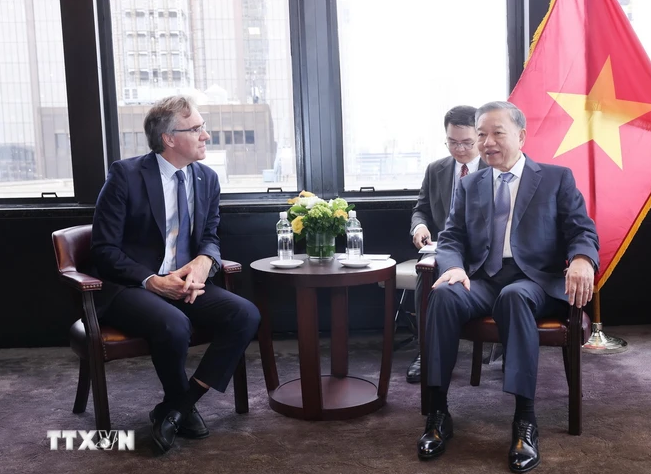 Tổng Bí thư, Chủ tịch nước Tô Lâm tiếp ông Juan Ignacio Rubiolo, Phó Chủ tịch Thường trực Tập đoàn năng lượng AES (Hoa Kỳ) (Ảnh: Lâm Khánh/TTXVN) Tổng Bí thư, Chủ tịch nước Tô Lâm tiếp ông Juan Ignacio Rubiolo, Phó Chủ tịch Thường trực Tập đoàn năng lượng AES (Hoa Kỳ) (Ảnh: Lâm Khánh/TTXVN)