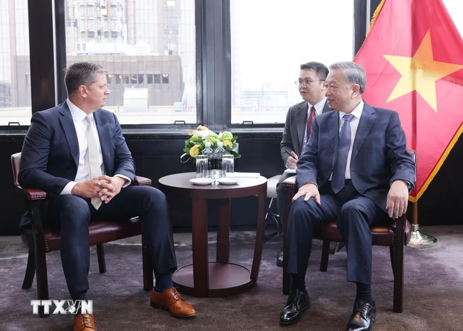 Tổng Bí thư, Chủ tịch nước Tô Lâm tiếp ông Tim Hughes, Phó Chủ tịch cấp cao của Tập đoàn SpaceX (Hoa Kỳ). (Ảnh: Lâm Khánh/TTXVN) Tổng Bí thư, Chủ tịch nước Tô Lâm tiếp ông Tim Hughes, Phó Chủ tịch cấp cao của Tập đoàn SpaceX (Hoa Kỳ). (Ảnh: Lâm Khánh/TTXVN)