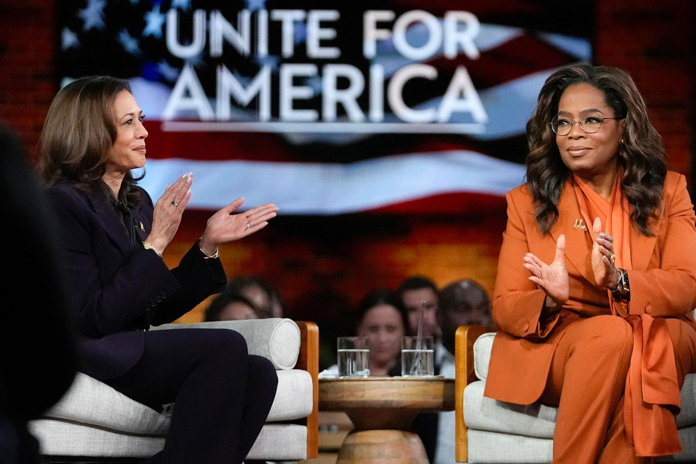Công ty của Winfrey tổ chức sự kiện Unite for America cho bà Harris vào tháng 9. Ảnh: AP.