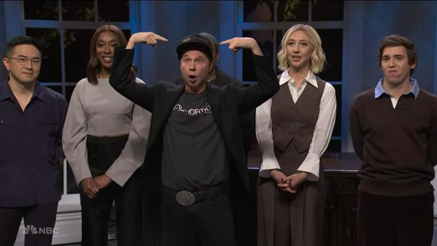 Dana Carvey đóng vai Elon Musk, diễn nét tự mãn khi sắp đóng vai trò quan trọng trong Nhà Trắng. Ảnh: NBC. Dana Carvey đóng vai Elon Musk, diễn nét tự mãn khi sắp đóng vai trò quan trọng trong Nhà Trắng. Ảnh: NBC.