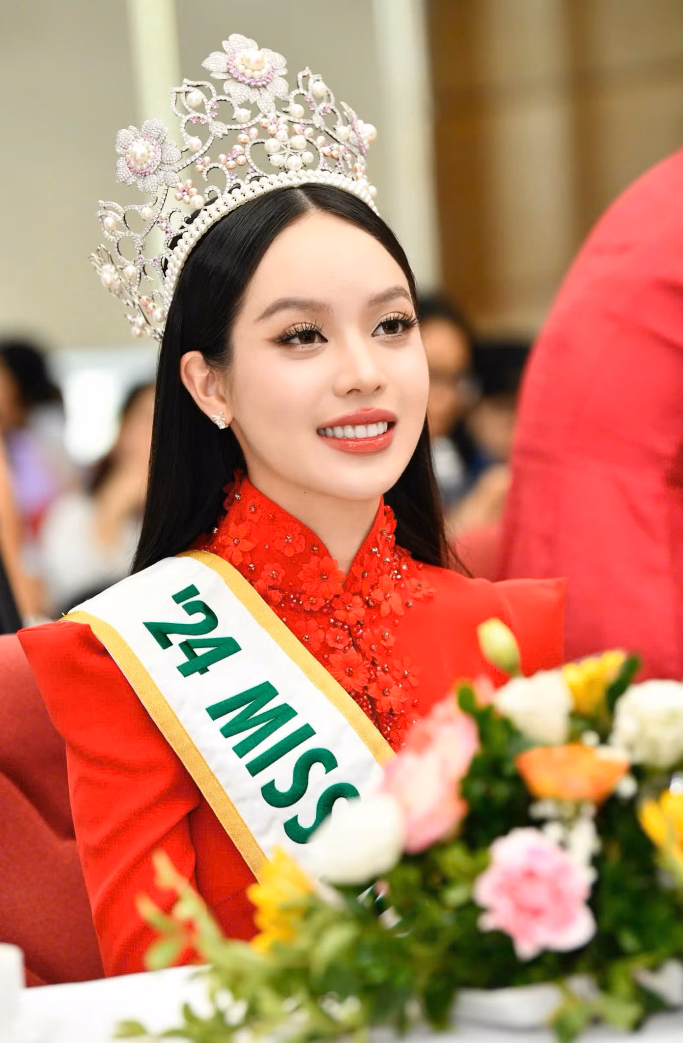 Ở tuổi 22, Thanh Thủy mang vẻ đẹp nền nã, dịu dàng đại diện cho phụ nữ Việt Nam, đồng thời toát lên sự tự tin, hiện đại được thế giới công nhận.