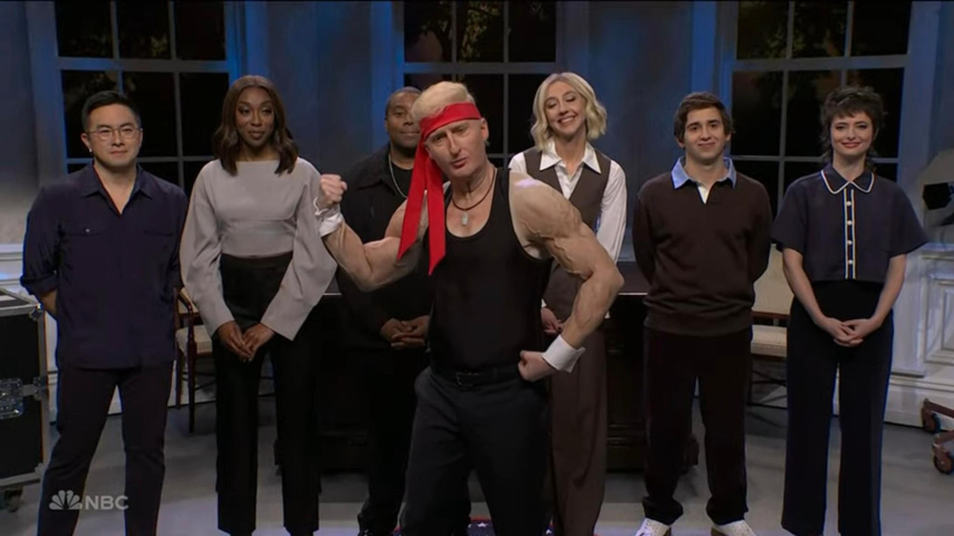 Saturday Night Live sử dụng chiến thắng của ông Trump trong cuộc bầu cử làm chủ đề chính cho tập phát sóng tối 9/11. Ảnh: NBC. Saturday Night Live sử dụng chiến thắng của ông Trump trong cuộc bầu cử làm chủ đề chính cho tập phát sóng tối 9/11. Ảnh: NBC.