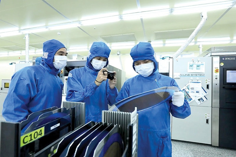 Việc áp dụng cơ chế thủ tục đầu tư đặc biệt theo hướng chuyển từ tiền kiểm sang hậu kiểm nhằm đơn giản hóa thủ tục đầu tư sẽ giúp môi trường đầu tư của Việt Nam hấp dẫn hơn với nhà đầu tư nước ngoài. Việc áp dụng cơ chế thủ tục đầu tư đặc biệt theo hướng chuyển từ tiền kiểm sang hậu kiểm nhằm đơn giản hóa thủ tục đầu tư sẽ giúp môi trường đầu tư của Việt Nam hấp dẫn hơn với nhà đầu tư nước ngoài.