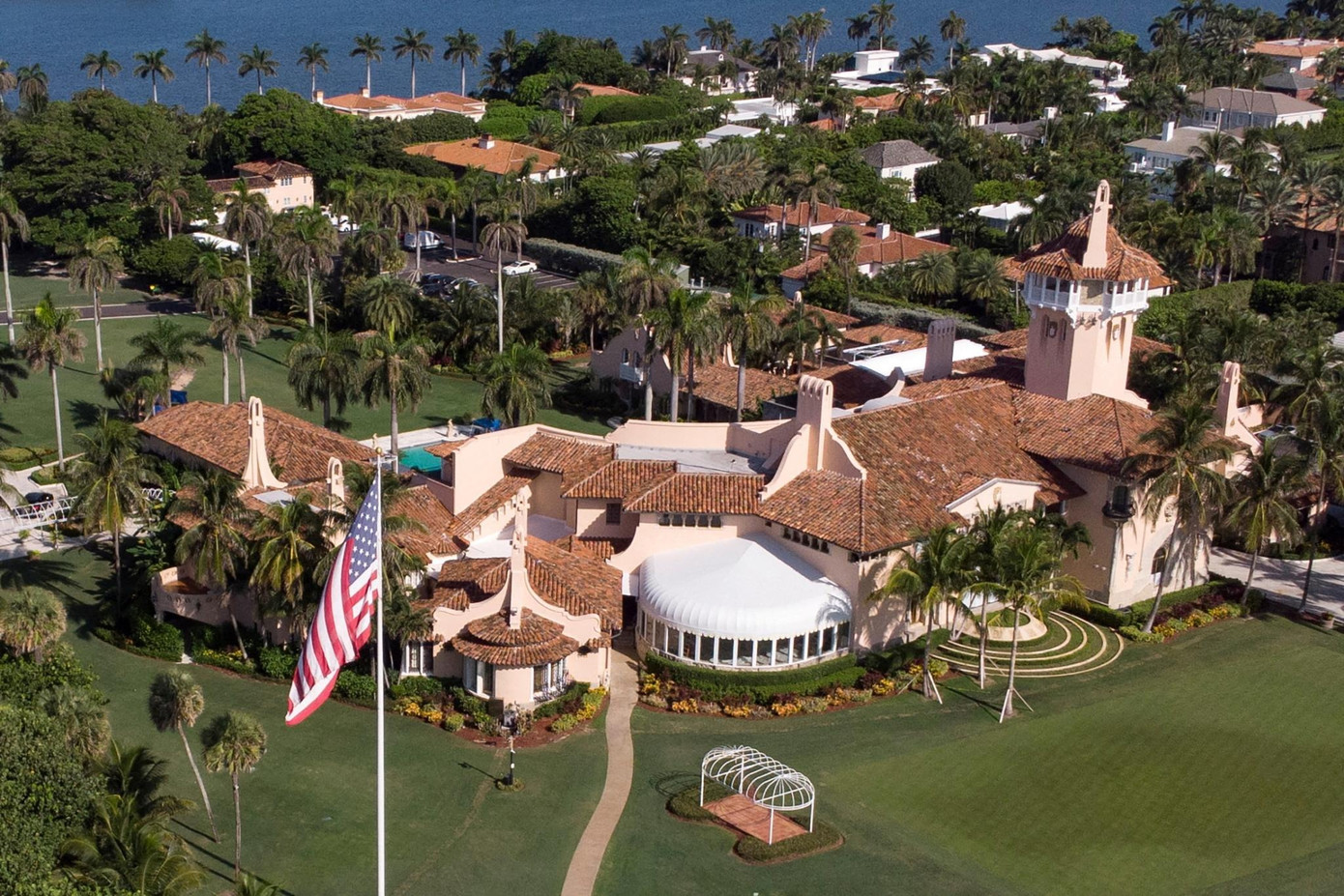 Bà Melania không nể mặt bà Jill vì còn tức giận về vụ đột kích Mar-a-Lago vào năm 2022. Ảnh: Reuters.