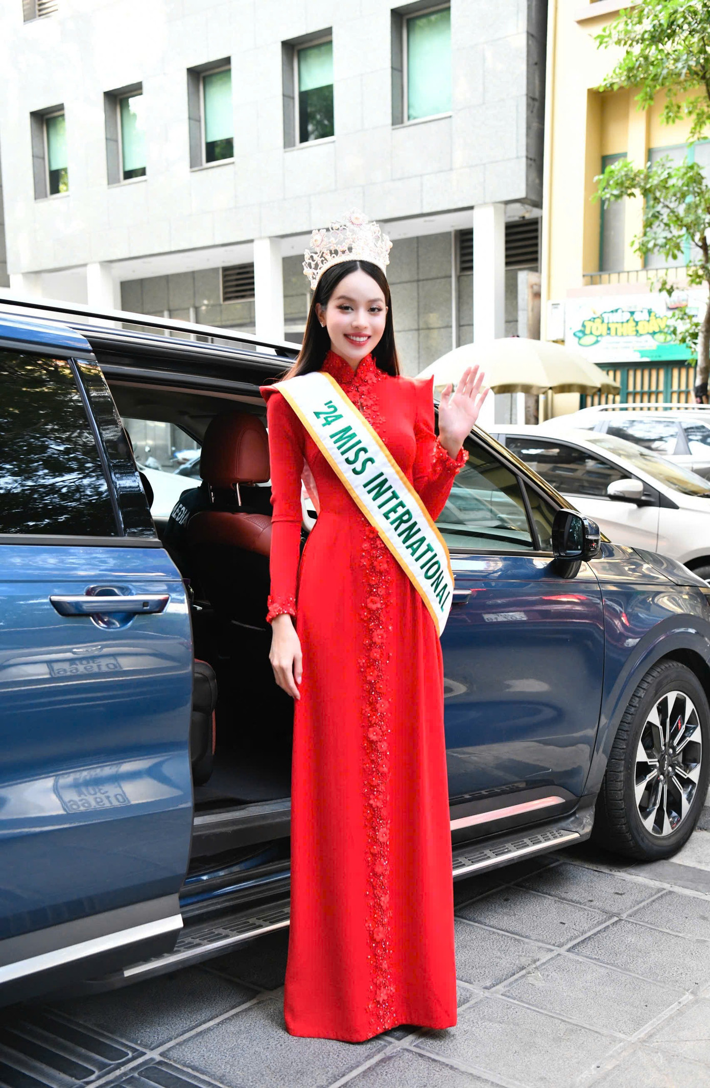 Chiều 19/11, Hoa hậu Việt Nam 2022 - Hoa hậu Quốc tế 2024 Huỳnh Thị Thanh Thủy có mặt tại trụ sở Báo Tiền Phong ở 15 Hồ Xuân Hương (Hà Nội) để tham dự buổi gặp gỡ, giao lưu cùng người hâm mộ và tập thể cán bộ, phóng viên báo. Chiều 19/11, Hoa hậu Việt Nam 2022 - Hoa hậu Quốc tế 2024 Huỳnh Thị Thanh Thủy có mặt tại trụ sở Báo Tiền Phong ở 15 Hồ Xuân Hương (Hà Nội) để tham dự buổi gặp gỡ, giao lưu cùng người hâm mộ và tập thể cán bộ, phóng viên báo.