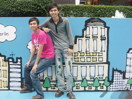 Anh em Hà, Nam trong chuyến khảo sát tại Anh (Ảnh: nhân vật cung cấp). Anh em Hà, Nam trong chuyến khảo sát tại Anh (Ảnh: nhân vật cung cấp)