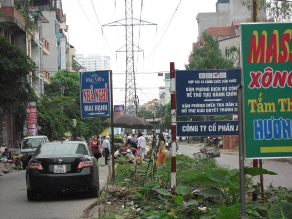 Biển nhà nghỉ dày đặc