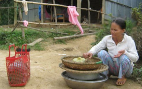 Bà Ngọc (55 tuổi) đang nuôi những đứa con và cả những đứa "cháu ngoại". Bà Ngọc (55 tuổi) đang nuôi những đứa con và cả những đứa