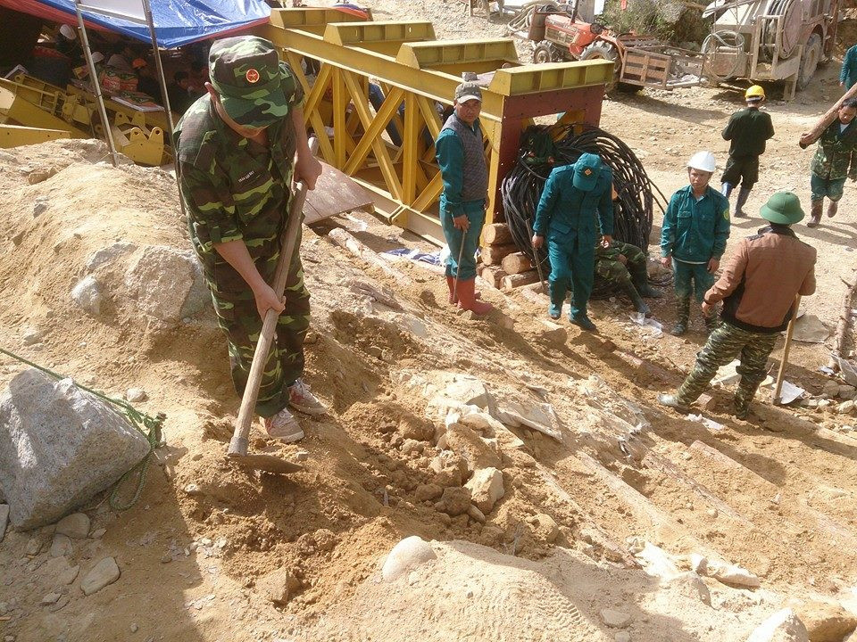 [LIVE] Nạn nhân sập hầm kể những ngày 'sống trong sợ hãi' ảnh 31