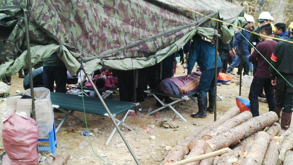 [LIVE] Nạn nhân sập hầm kể những ngày 'sống trong sợ hãi' ảnh 18