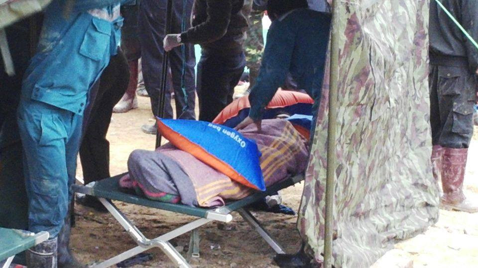 [LIVE] Nạn nhân sập hầm kể những ngày 'sống trong sợ hãi' ảnh 17