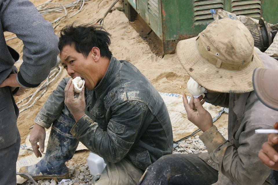 [LIVE] Nạn nhân sập hầm kể những ngày 'sống trong sợ hãi' ảnh 25